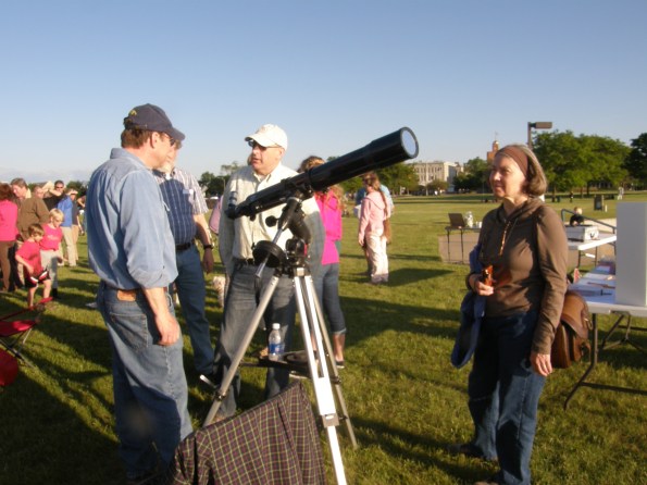 p6051286.jpg This is GTAS president Rich Kuschell's 4" refractor. Photo by Eileen Carlisle.