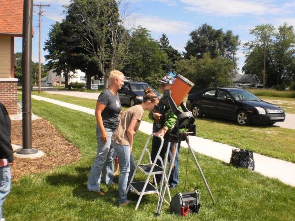 GTAS member Gary Carlisle shows the Sun through his telescope.
