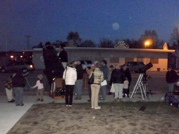 Folks out to see the planets