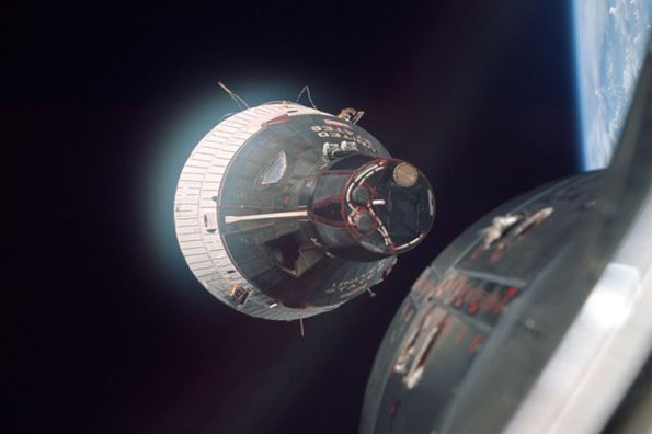 Gemini 6 rendezvous with Gemini 7