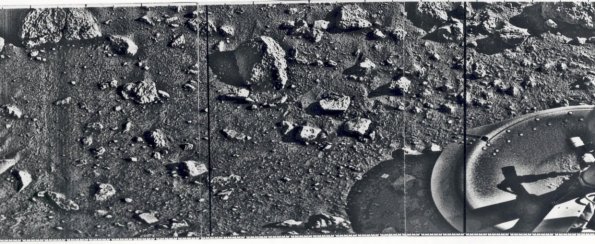 First Mars image from Viking 1