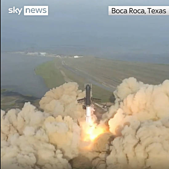 First starship launch amid clouds of dust.