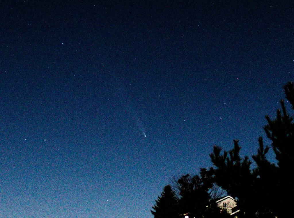 Comet Tsuchinshan-ATLAS at 9:03 PM last evening